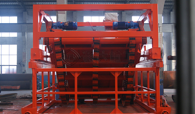 秸稈雞糞槽式鏈板式翻堆機